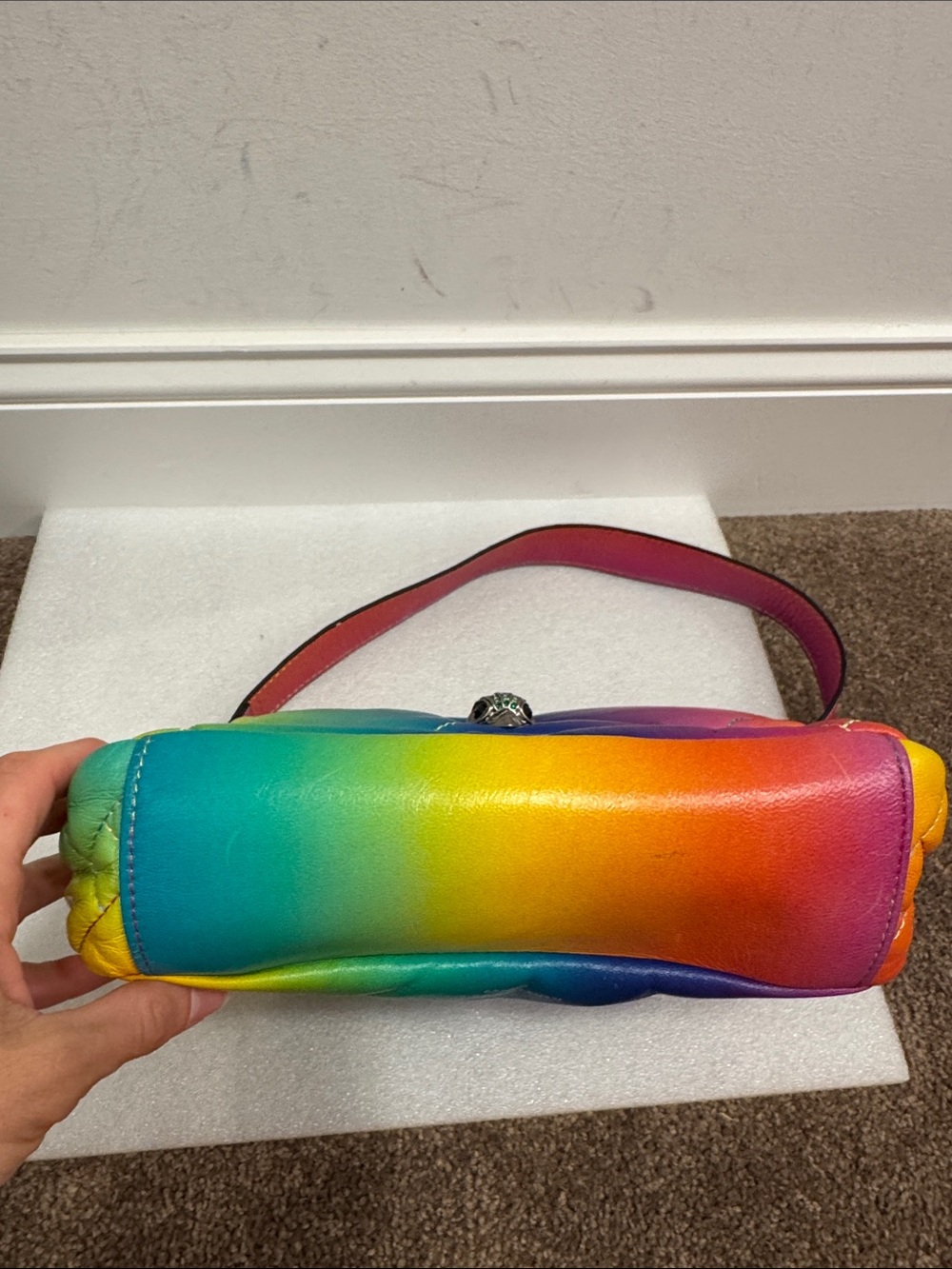 Kurt Geiger London Kensington shoulder bag quilted rainbow design & dustbag - Picture 6 of 7